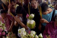 بالصور..أبرز المشاهد في  مهرجان فيساك فى سريلانكا وكمبوديا احتفالا بذكرى ميلاد بوذا