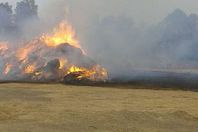 السيطرة على حريق هائل فى شونة كتان بالغربية