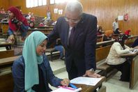 ابو المجد يتفقد الامتحانات