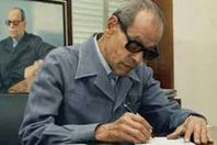 الأديب العالمي نجيب محفوظ.