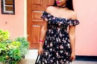 أحدي الطالبات