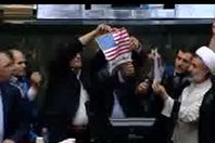 حرق العلم الأمريكي