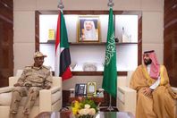 محمد بن سلمان ونائب رئيس المجلس العسكري السوداني محمد حمدان دقلو