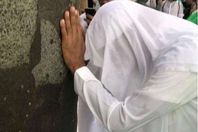 اللاعب أمام الكعبة