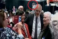 الفتاة لحظة ضرب رئيس الوزراء