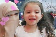 طبيبة الشرقية وطفلتها