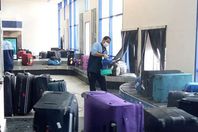 استقبال  300مصريا من العائدين من الرياض بمطار مرسى علم