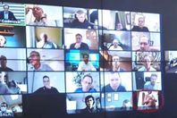 رجل اعمال عاريا مع رئيس البرازيل