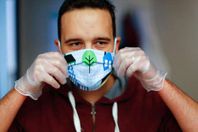 الكمامات المضيئة