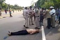 تم تحويله لمصحة نفسية.. طبيب اشتكى من نقص الكمامات