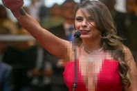 بالصور.. برلمانية بملابس مكشوفة: أنا حرة