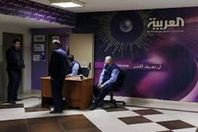 أمير سعودي يكشف مفاجأة عن مذيعي العربية