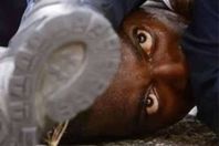 لحظة مقتل المواطن الأمريكي الأسود جورج فلويد