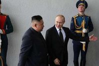 الرئيس الروسي  و زعيم كوريا الشمالية

