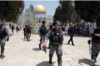 قوات الاحتلال تقتحم المسجد الأقصى