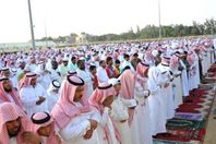 173-181827-eid-aladha-saudi-prayer_700x400