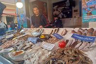 110068-إقبال-كبير-على-سوق-السمك-ببورسعيد--(1)