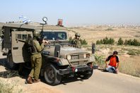 جيش الاحتلال: إطلاق نار باتجاه سيارة عسكرية شمال رام الله