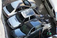 سيارات الإسكندرية تتحوّل إلى ركام بعد الاشتعال