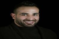 بالفيديو.. أحمد سعد يؤم المصلين بالمسجد ويتلو القراَن