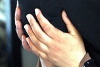 حبس سيدة حرقت ابنتها بالنار لإشباع رغباتها المحرمة