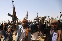 الحوثيون يخترقون الهدنة باليمن