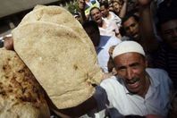 الحكومة تخترق جيوب الغلابة