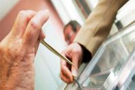 ملايين الناخبين يدلون بأصواتهم في الانتخابات العامة بنيبال