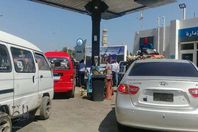 شاهد بالصور..المحافظات تشتعل مع اشتعال أسعار الوقود