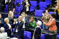 صورة النواب بعد اقرار زواج الشواذ