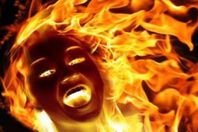 أشعل النيران في جسدها