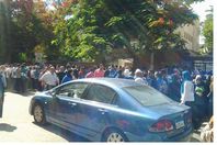 اصطفاف طلاب أمام مدرسة