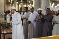 بالصور.. صلاة التراويح في مسجد عمرو بن العاص