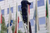 رفع علم مصر أمام المجلس الدولي للزيتون