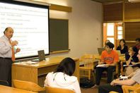 العالم المصري الدكتور عادل محمود