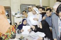 الموظفين الحكوميين (أرشيفية)