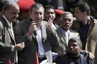 عصام شرف، أول رئيس حكومة بعد ثورة يناير يقسم من ميدان التحرير