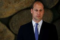 شاهد ماذا فعل الأمير وليام بنصب المحرقة بإسرائيل