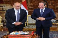 الرئيس السيسي يحتفل مع وزير خارجية فرنسا