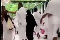 لحظة ضرب معتمر آخر