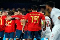 حسم التعادل الإيجابي بهدف لكل فريق نتيجة مباراة إسبانيا مع نظيره السويسري، فى المباراة التي جمعتهما 