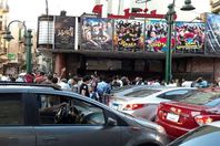 زحام أمام دور السينما (أرشيفية)