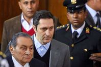 علاء ووالده حسني مبارك