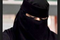 فنانة منقبة