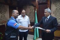 المحافظ يكرم المسعفين