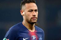 لاعب كرة القدم البرازيلي "نيمار"