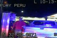 يقاضي طبيبًا بعد عملية تفتيش شرجي بحثًا عن المخدرات