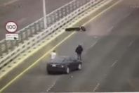 بالفيديو.. عملية دهس لديبلوماسي أمريكي بدولة خليجية