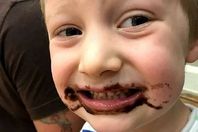 صدمة.. الجدة تترك حفيدها في السيارة وتعود لتجده جثة

