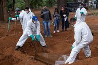 البرازيل تستخرج جثث الموتى لدفن ضحايا كورونا مكانهم